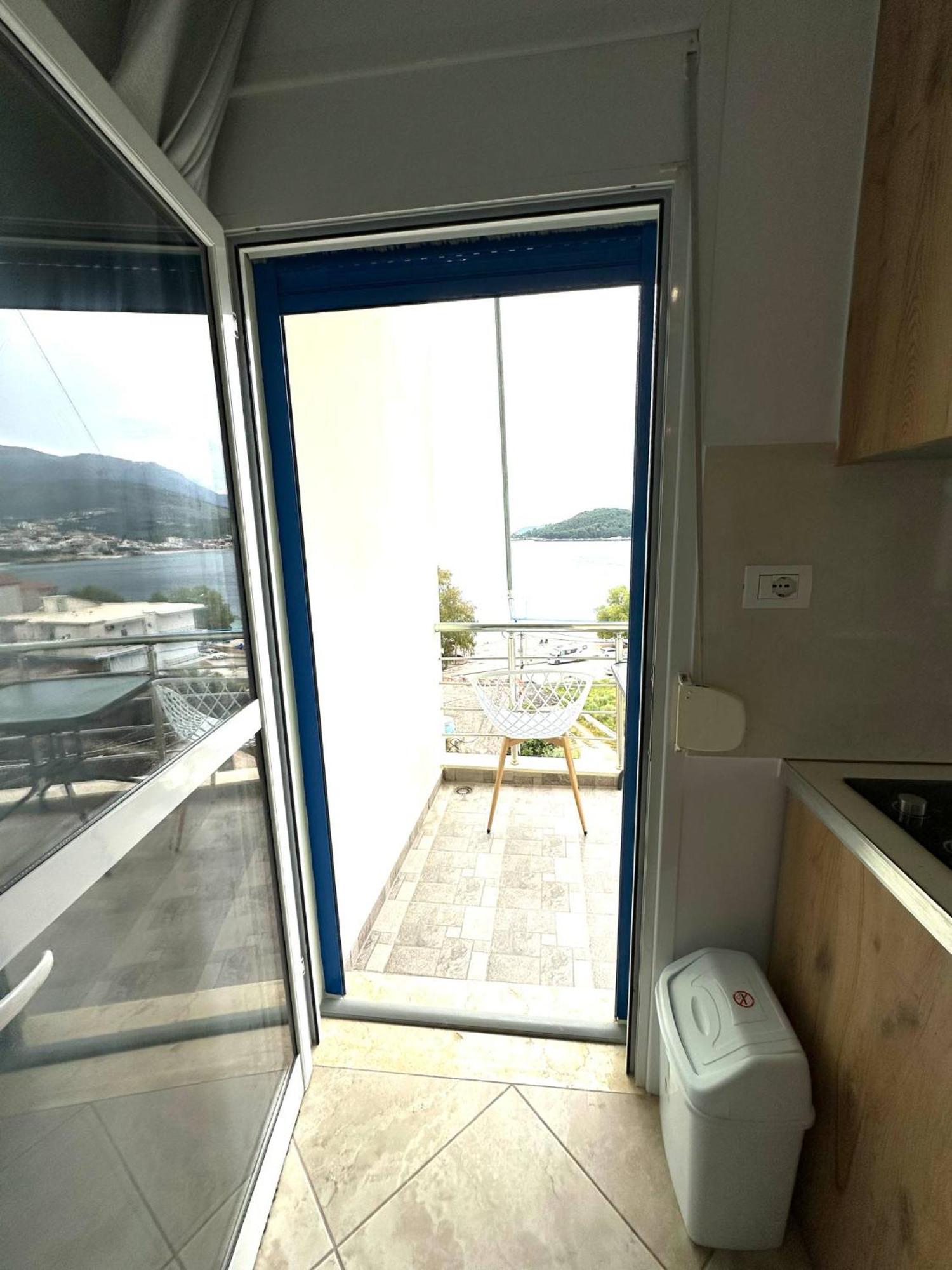 Rooms With View Химар Стая снимка